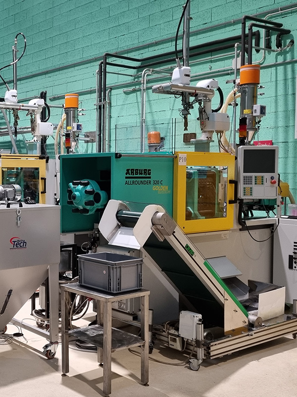 Macchina stampaggio ad iniezione